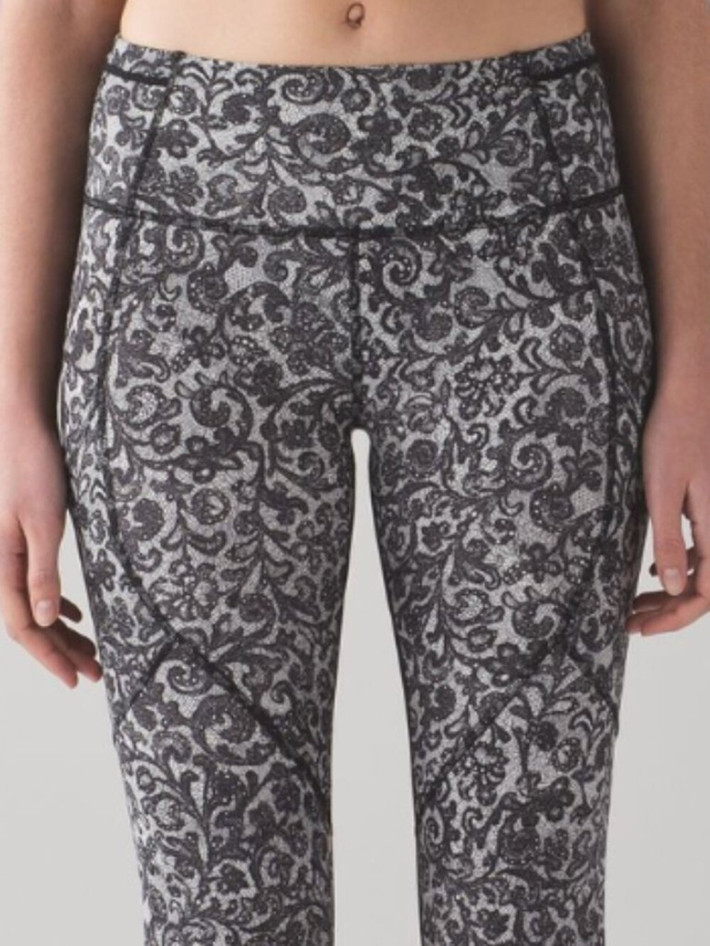 Lululemon Outrun 17" Crop Leggings